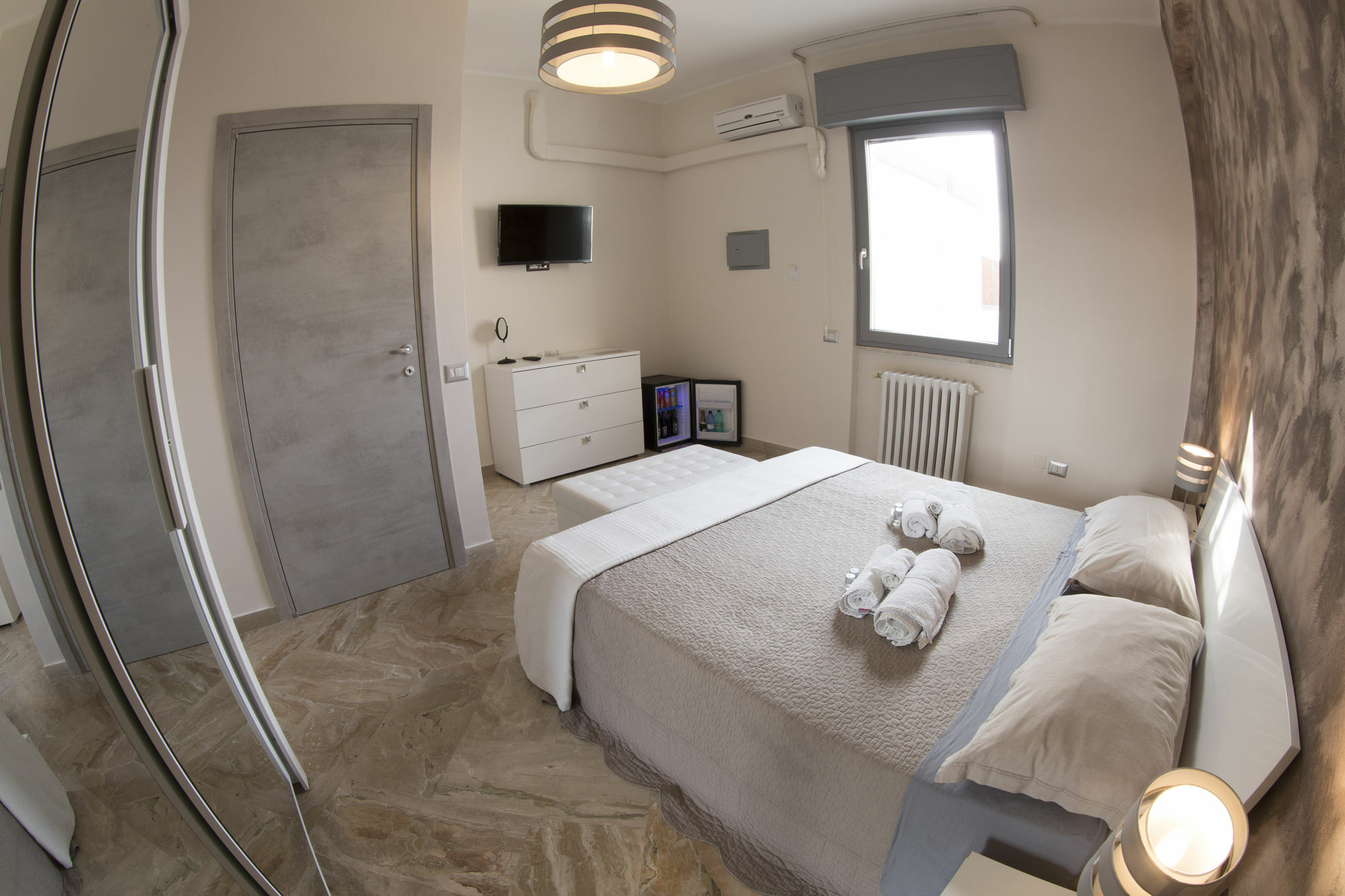 Penthouse Station Luxury Suites & Apartment Brindisi Luaran gambar