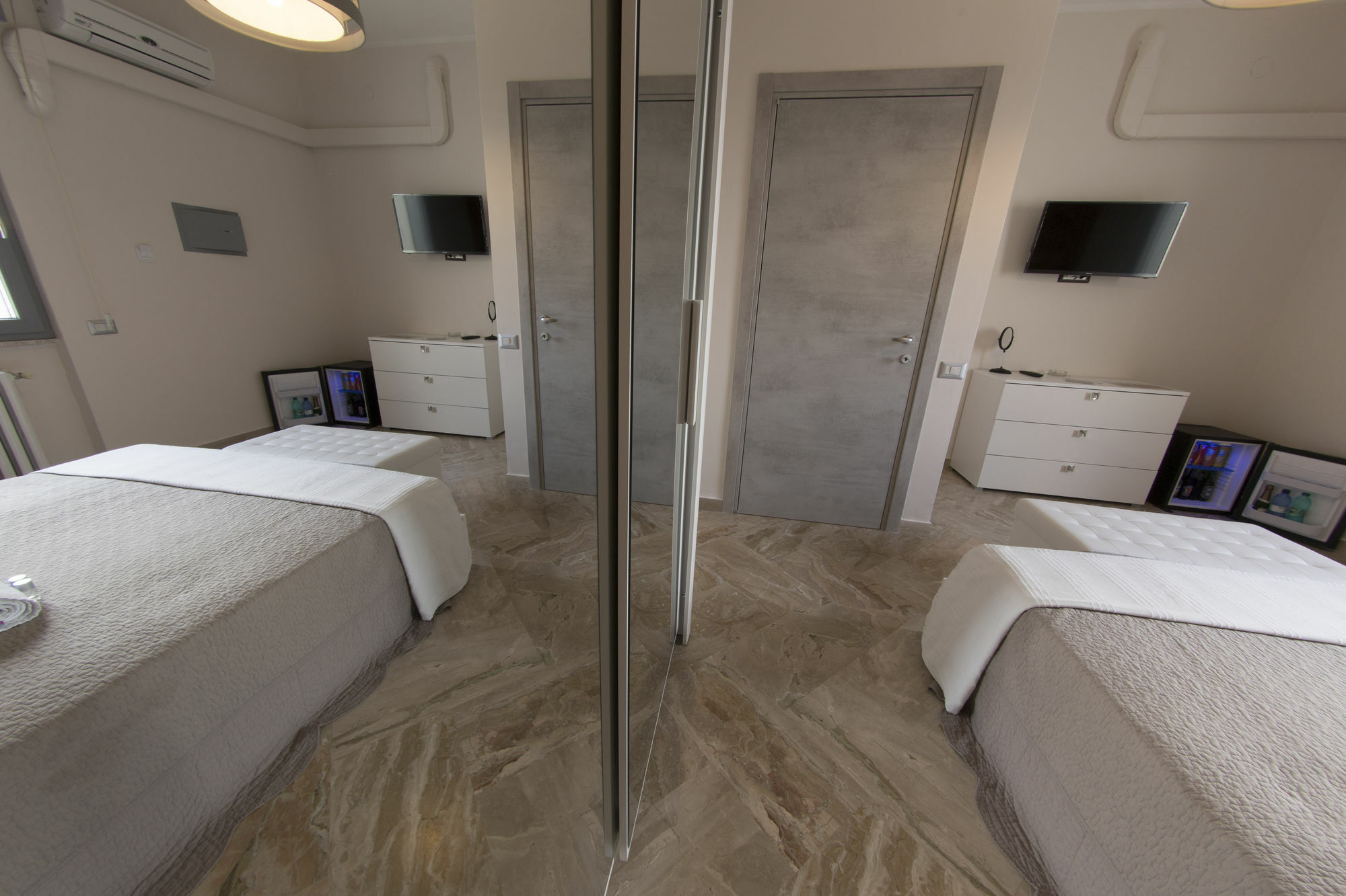 Penthouse Station Luxury Suites & Apartment Brindisi Luaran gambar